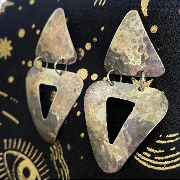 Bold Sterling Silver Vintage Hammered Triangle Dangle Earrings - Picture 3 of 11